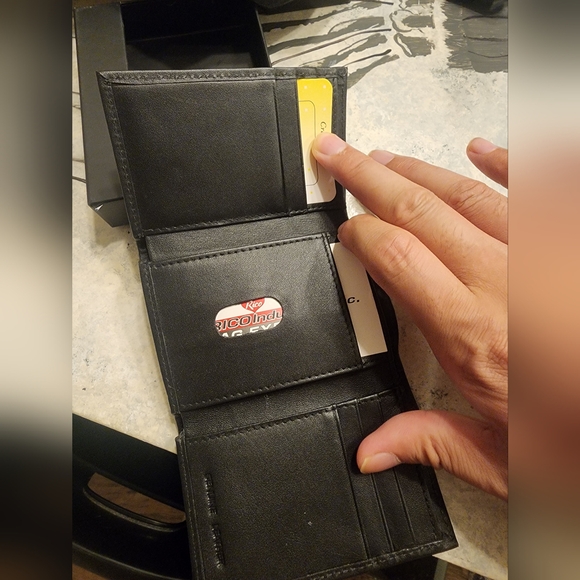 RICO Los Angeles Lakers Black Leather Wallet - Picture 5 of 5